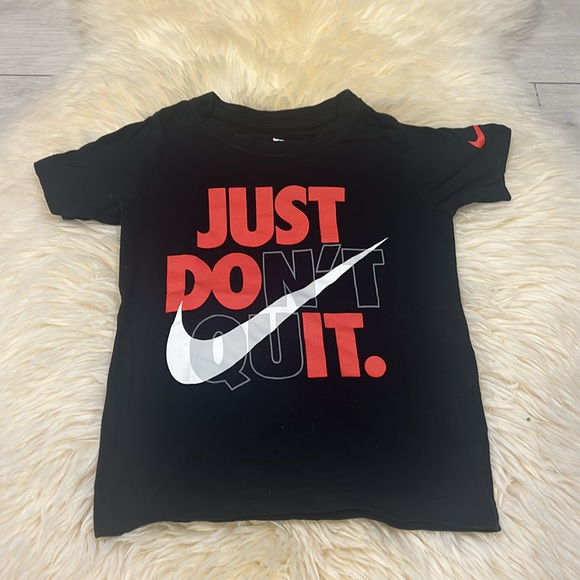 Nike GAP H&M OshKosh T-Shirt 4 Pack Bundle in Black Gray & Green Size 3-4T - Picture 2 of 14